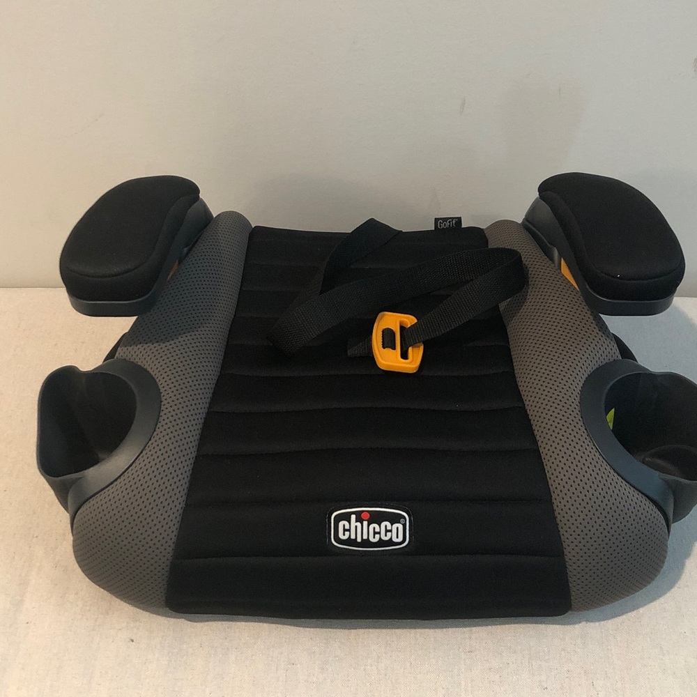Chicco GoFit Backless Booster Seat with cup holders - 2028 Expiration Pls Read